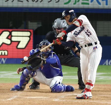 ４回、鈴木叶が中前に勝ち越し打を放つ