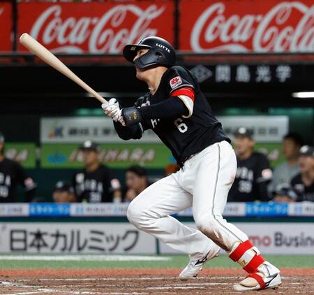 ８回、西川が中越えに逆転３ランを放つ