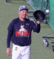 キャッチボールをして調整する平野（撮影・立川洋一郎）