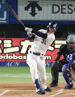 １回、西村が左前適時打を放つ