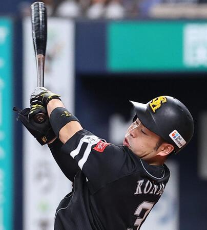 ３回、適時打を放つ近藤（撮影・西田忠信）