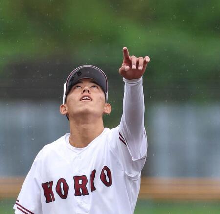 ２回、広陵捕手・勝本に指示を出す広陵投手・増野（撮影・北村雅宏）