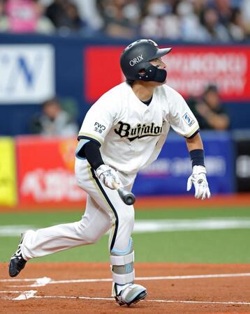 ３回、中飛に終わる西野（撮影・立川洋一郎）