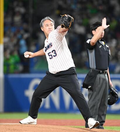 始球式を務める五十嵐亮太さん