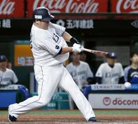 ドジャース ムーキー・ベッツの2歳長男が始球式で激カワ行動 マウンド