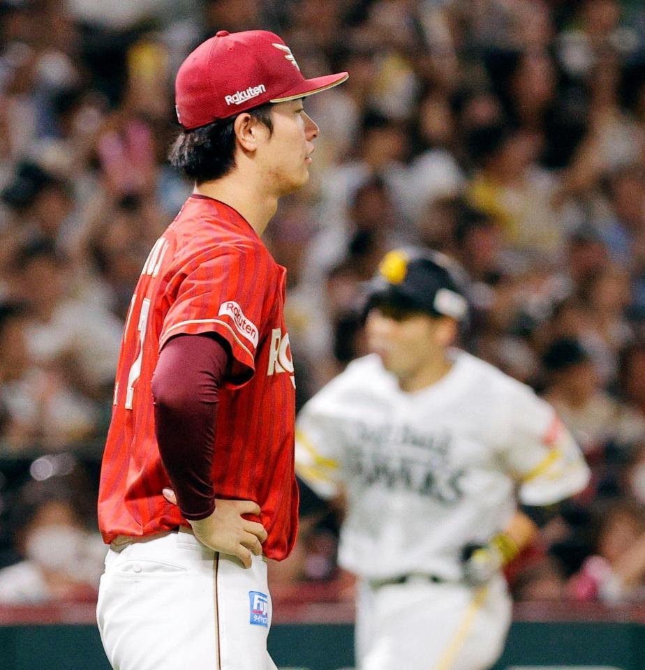 ３回、近藤（奥）に先制２ランを浴びた古謝