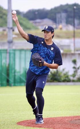 試合前、キャッチボールをする藤浪（撮影・中島達哉）