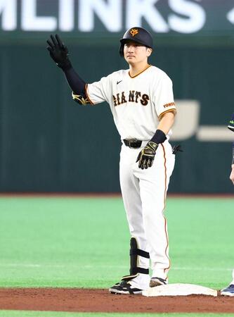 ２回、先制適時二塁打を放った泉口（撮影・石井剣太郎）
