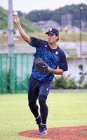 試合前、キャッチボールをする藤浪（撮影・中島達哉）