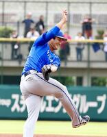 ２回、打者川原田の打球に反応する藤浪（撮影・中島達哉）