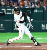 ３回、１点適時二塁打を放つ平山（撮影・石井剣太郎）
