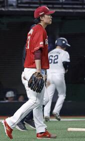　７回、西武のカナリオの２点打で逆転を許した早川