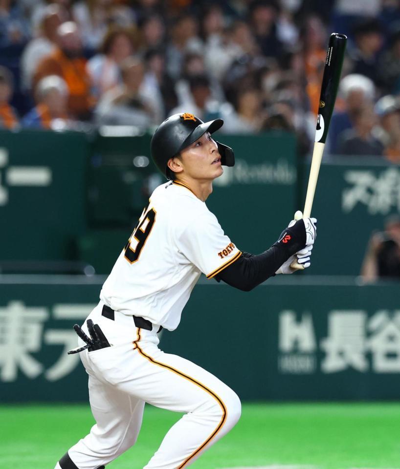 ３回、１点適時二塁打を放つ平山（撮影・石井剣太郎）