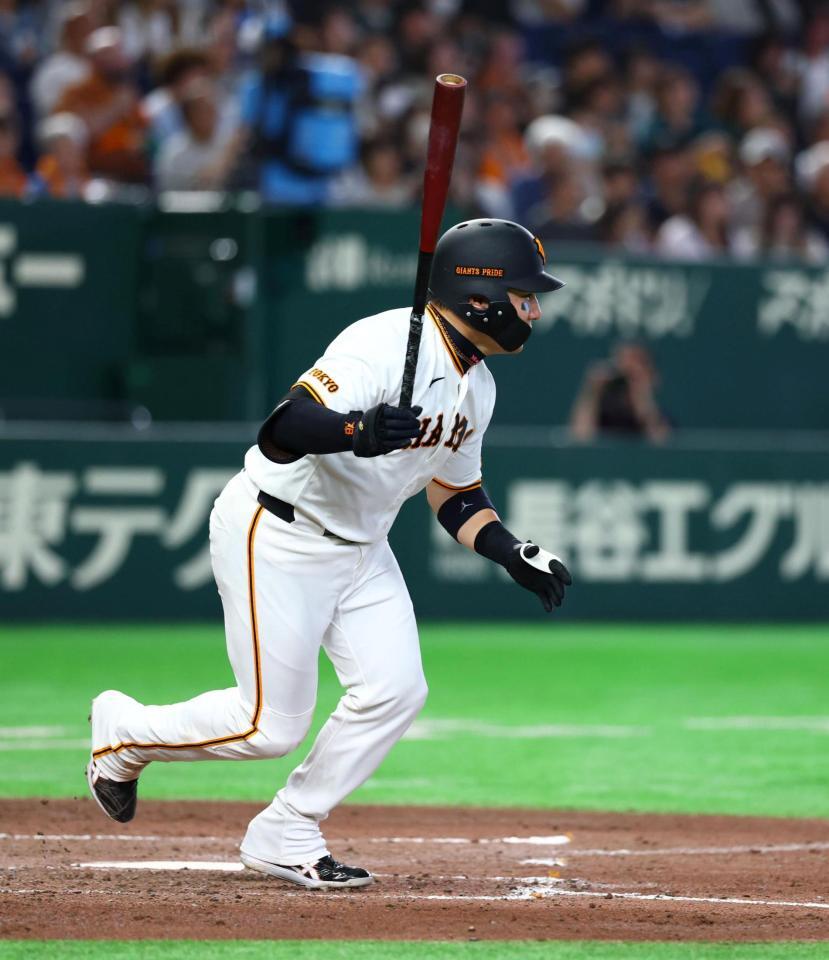 ３回、２点適時打を放つ丸（撮影・石井剣太郎）
