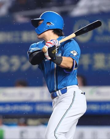 ３回、先制適時打を放つ野村（撮影・中島達哉）