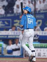 ７回２死満塁、押し出し四球を選ぶ日本ハム・田宮裕涼＝ＺＯＺＯマリンスタジアム（撮影・中島達哉）