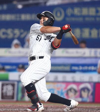 ９回、２ランを放つ山口（撮影・中島達哉）