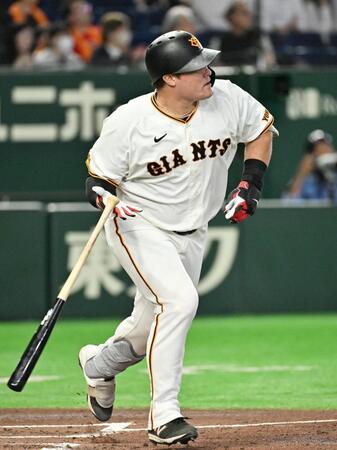 ４回、リチャードが中越えに先制２ランを放つ