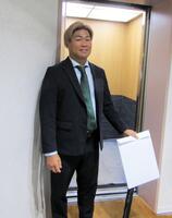 球団事務所を訪れた田口