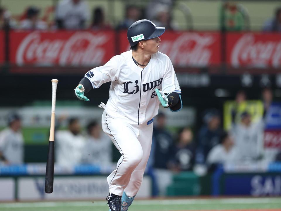 ２回、左越えに逆転２ランを放つ長谷川（撮影・金田祐二）