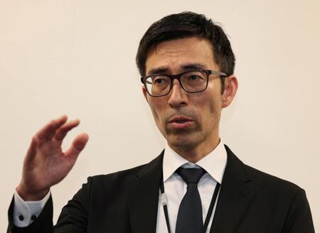 野上士耀さんの死去に伴い、会見を行う小浜裕一球団本部長（撮影・中田匡峻）