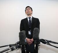 野上士耀さんの死去に伴い、会見を行い小浜裕一球団本部長（撮影・中田匡峻）