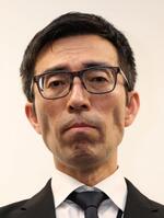 野上士耀さんの死去に寂しさを隠しきれない小浜裕一球団本部長（撮影・中田匡峻）