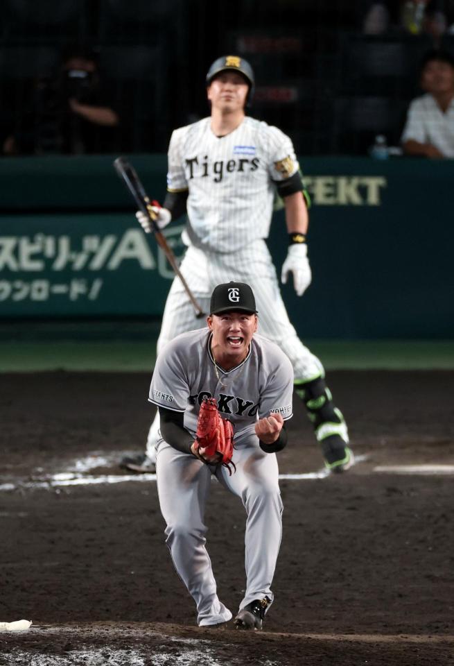 １０回、代木は伏見を空振り三振に打ち取り雄たけびを上げる（撮影・山口登）