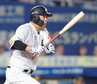 ４回、一塁ゴロに倒れる角中（撮影・西岡正）