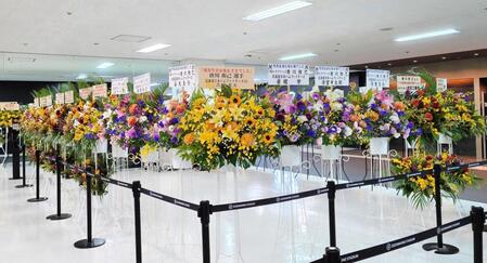 唐川が引退試合を迎え関係者から多くの花が届く