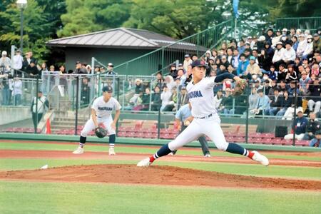 ２回、懸命に腕を振る横浜・織田