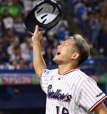 ７回、代打で登場するも三飛に倒れ、さけぶ石川（撮影・中島達哉）