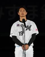 引退のあいさつをする唐川（撮影・佐々木彰尚）