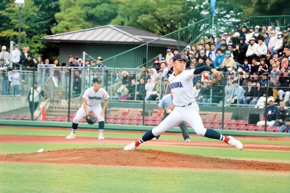 ２回、懸命に腕を振る横浜・織田