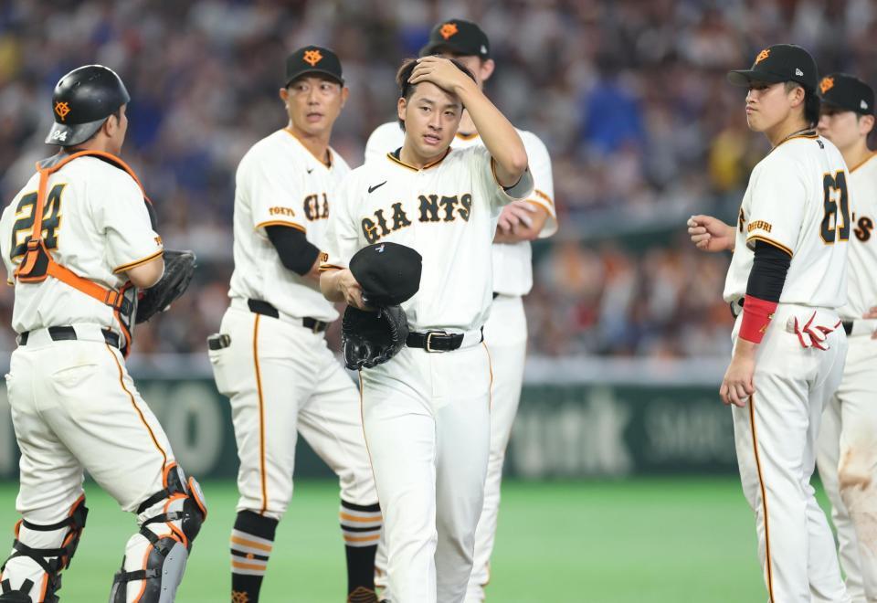 ７回、勝ち越しを許し降板する堀田（撮影・金田祐二）