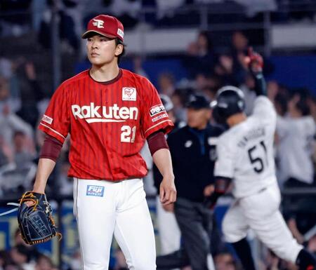 ４回、ロッテ・山口（奥）に２ランを浴びた楽天・早川