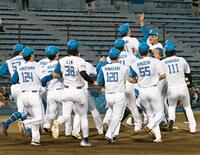 ファーム日本選手権で優勝を決め喜ぶ日本ハムナイン