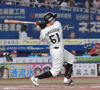 ４回、左越え２点本塁打を放つ山口（撮影・持木克友）