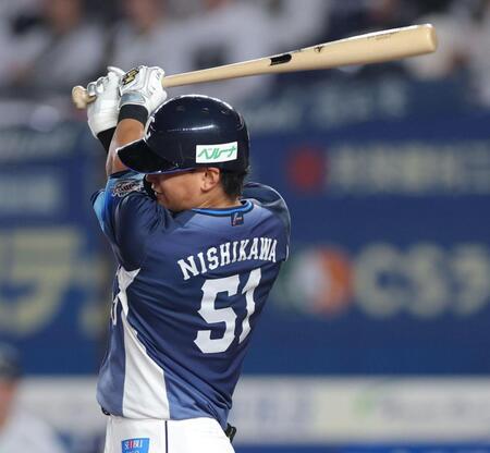 ９回西武１死満塁、右前適時打を放つ西武・西川愛也＝ＺＯＺＯマリンスタジアム（撮影・西岡正）