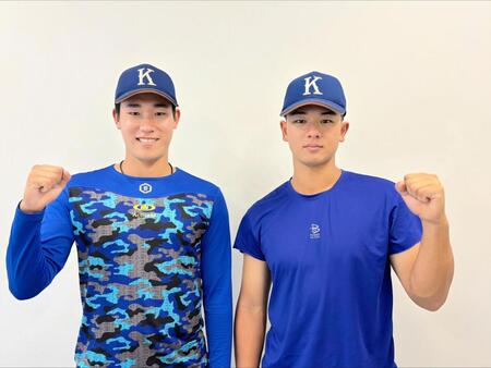 サヨナラ勝利に貢献した駒大・仲井慎（左）と真辺麗生