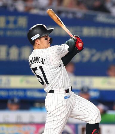 ８回、安打を放つ山口（撮影・石井剣太郎）