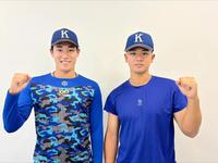サヨナラ勝利に貢献した駒大・仲井慎（左）と真辺麗生