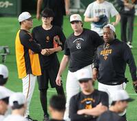 練習に参加するダルベック。左端は橋上監督代行（撮影・金田祐二）