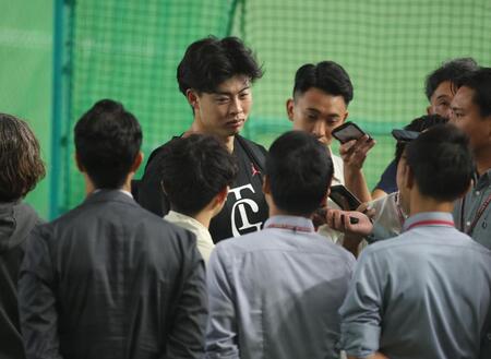 取材に応じる森田（撮影・金田祐二）