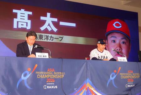 会見する侍ジャパン・井口監督（右）＝撮影・石井剣太郎