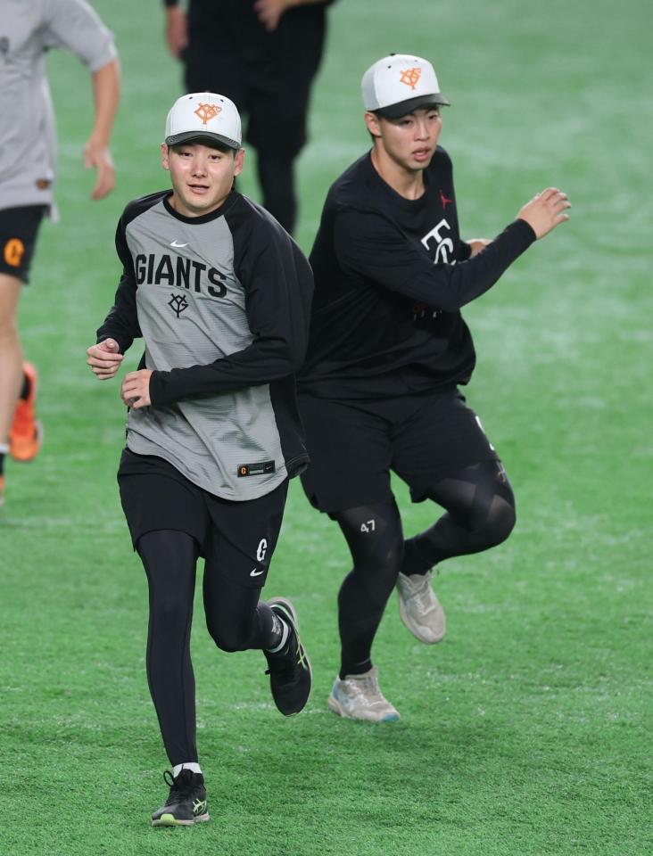 調整する竹丸と森田（撮影・金田祐二）