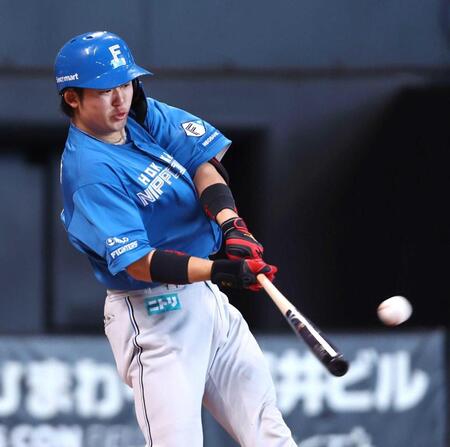 　２回、３ランを放つ進藤（撮影・中島達哉）