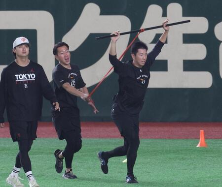 トレーニングをする戸郷（撮影・佐々木彰尚）