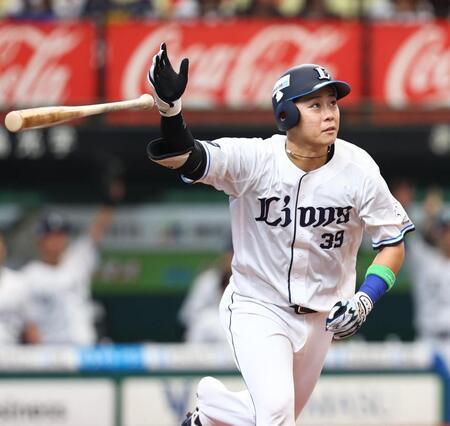 １回、先制ソロを放つ平沢（撮影・中島達哉）