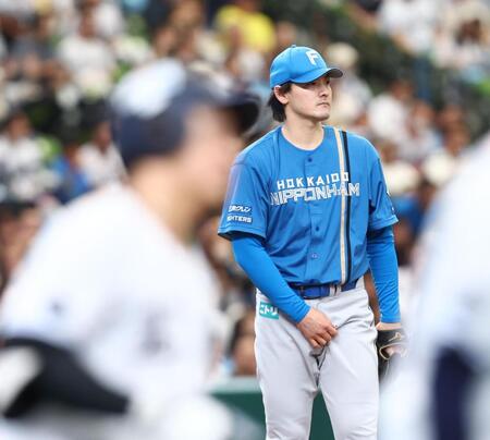 １回、平沢（左）に先制ソロを浴びる有原（撮影・中島達哉）